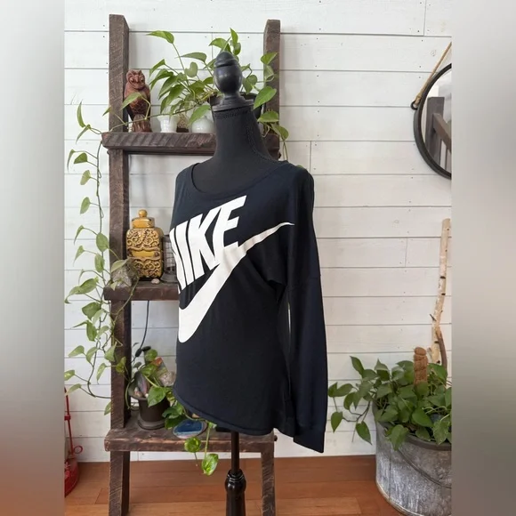 Nike Black Long Sleeve Top with White Logo - Picture 7 of 17